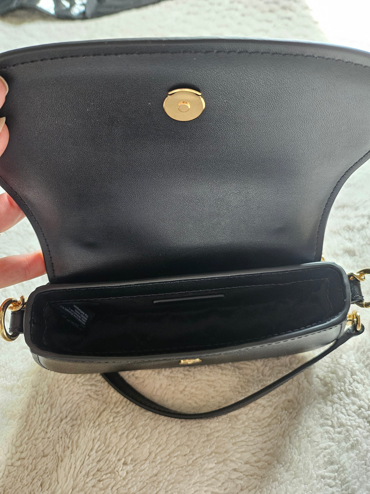 Elegant Michael Kors Bag with shoulder strap