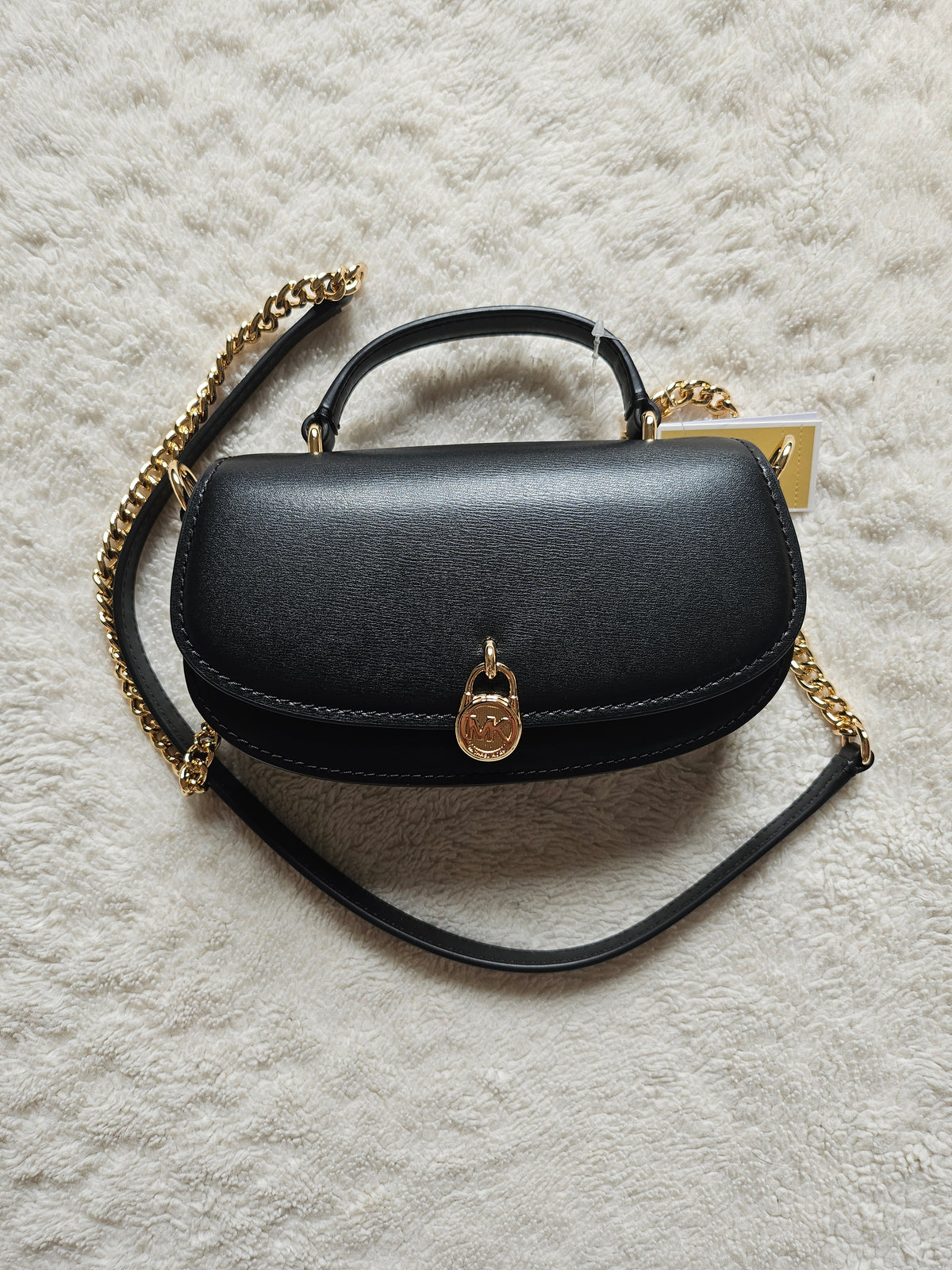 Elegant Michael Kors Bag with shoulder strap