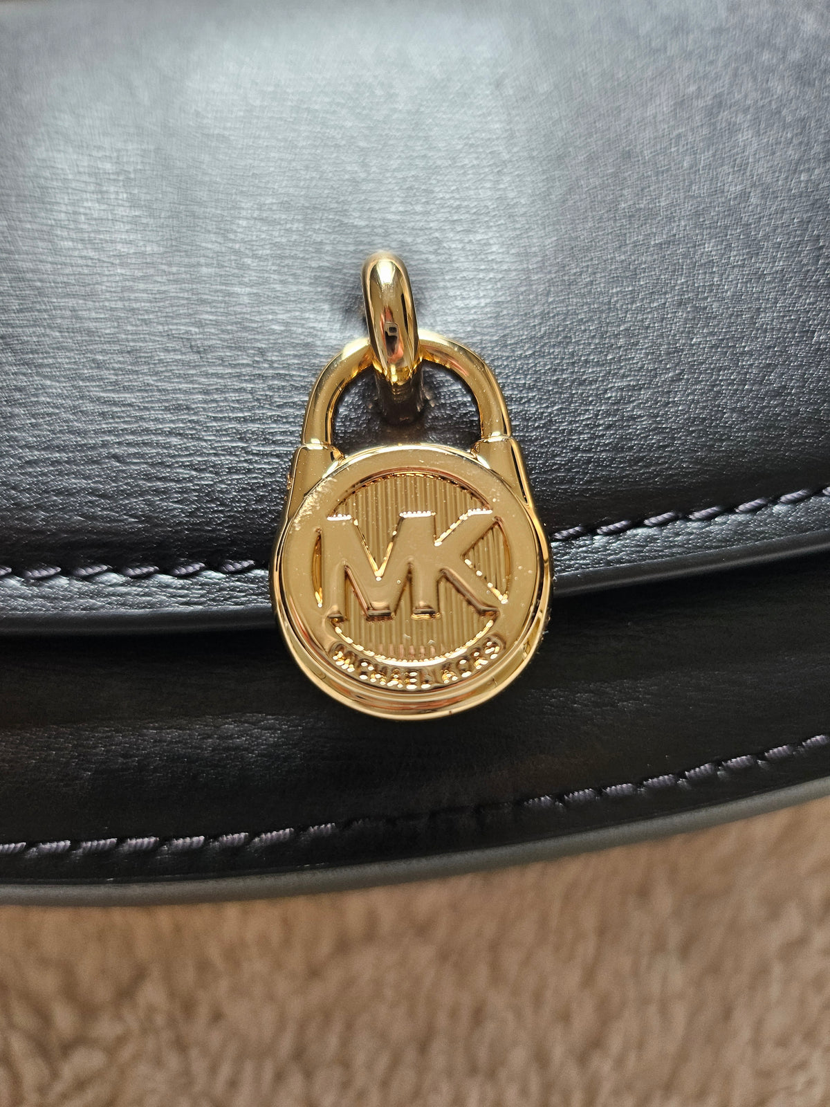 Elegant Michael Kors Bag with shoulder strap