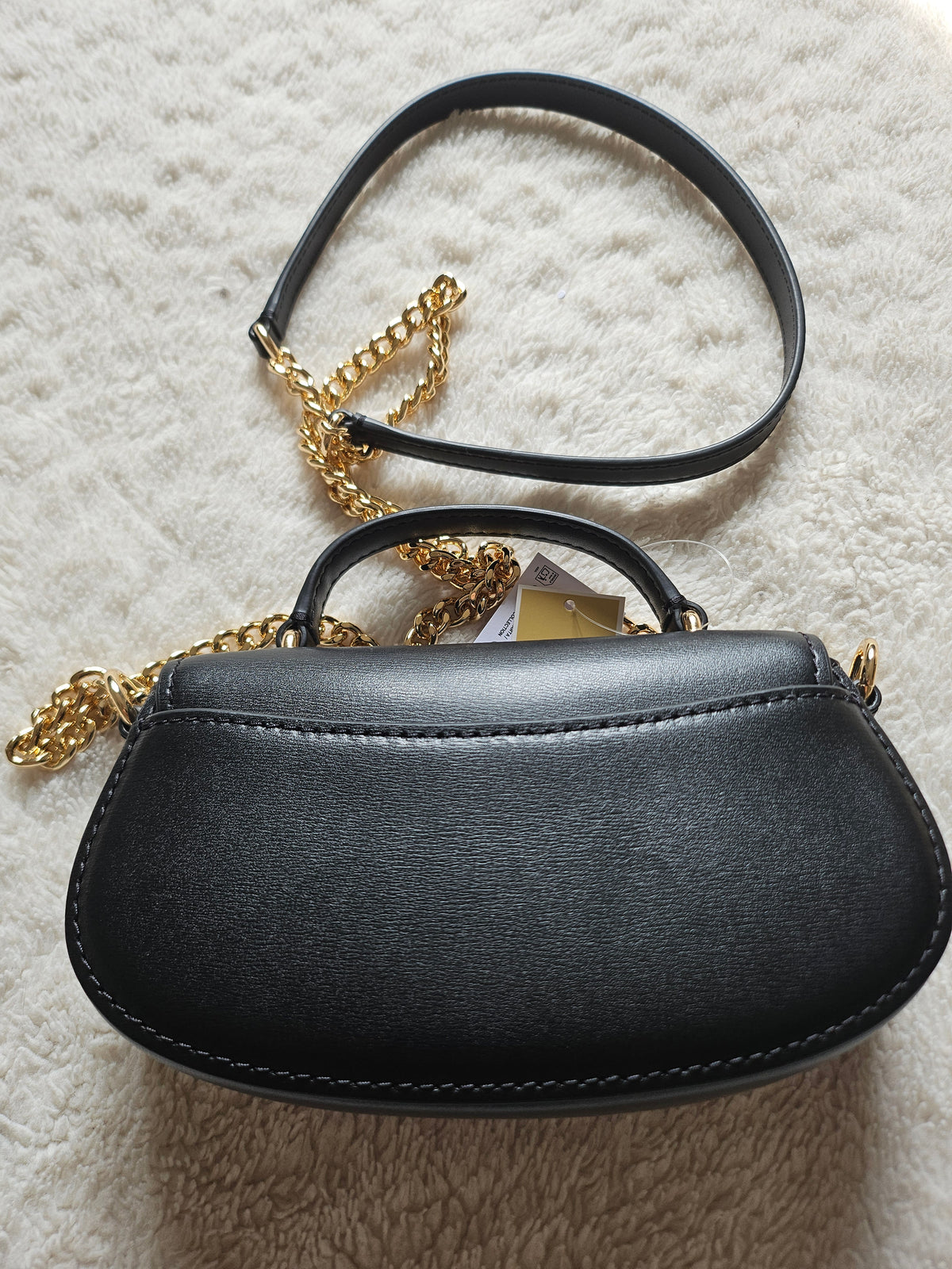 Elegant Michael Kors Bag with shoulder strap