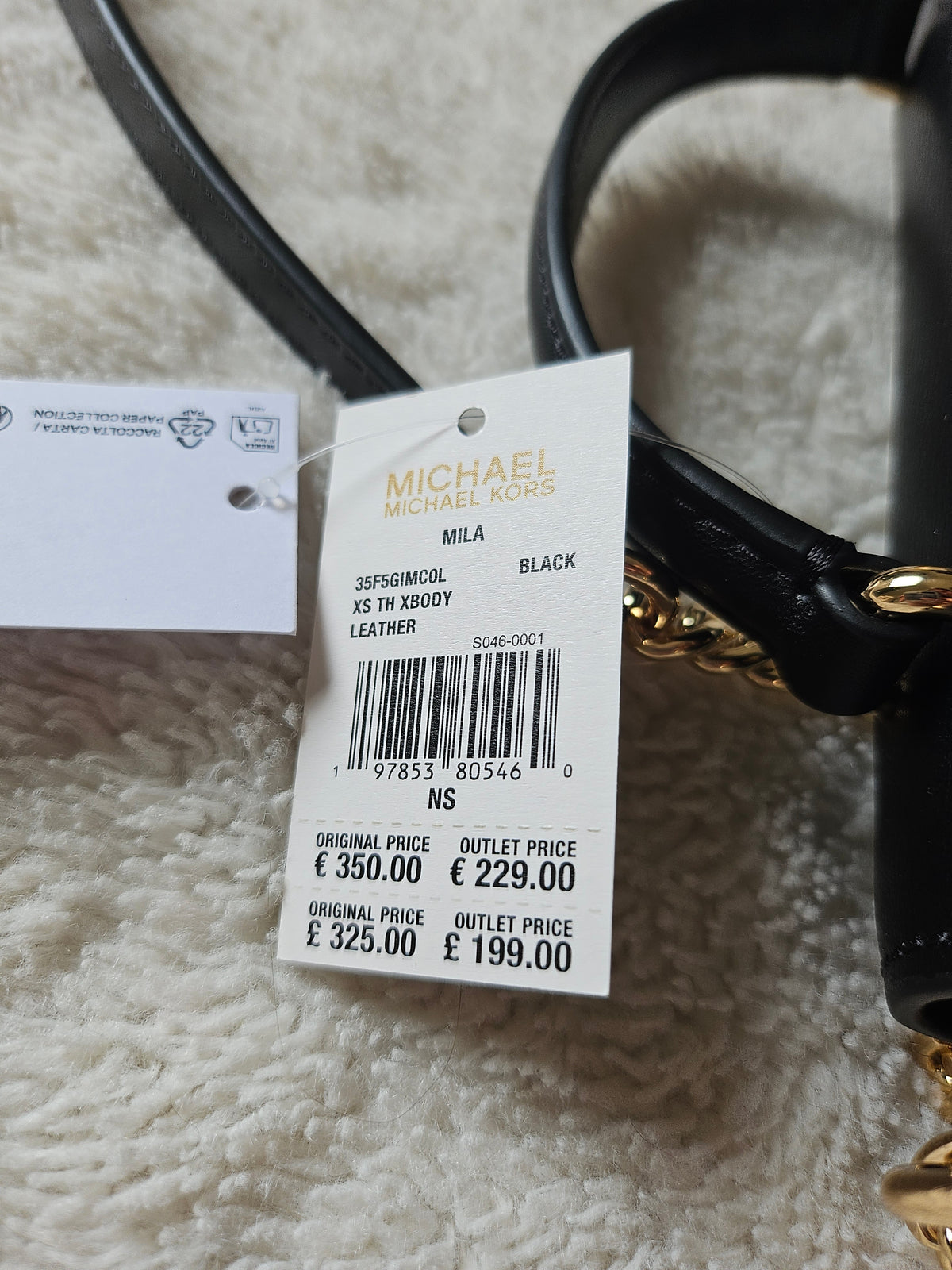 Elegant Michael Kors Bag with shoulder strap