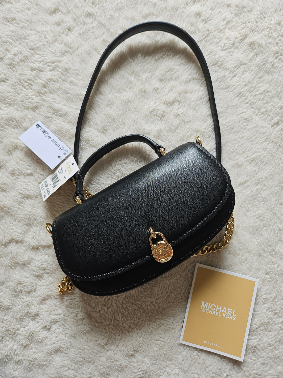 Elegant Michael Kors Bag with shoulder strap